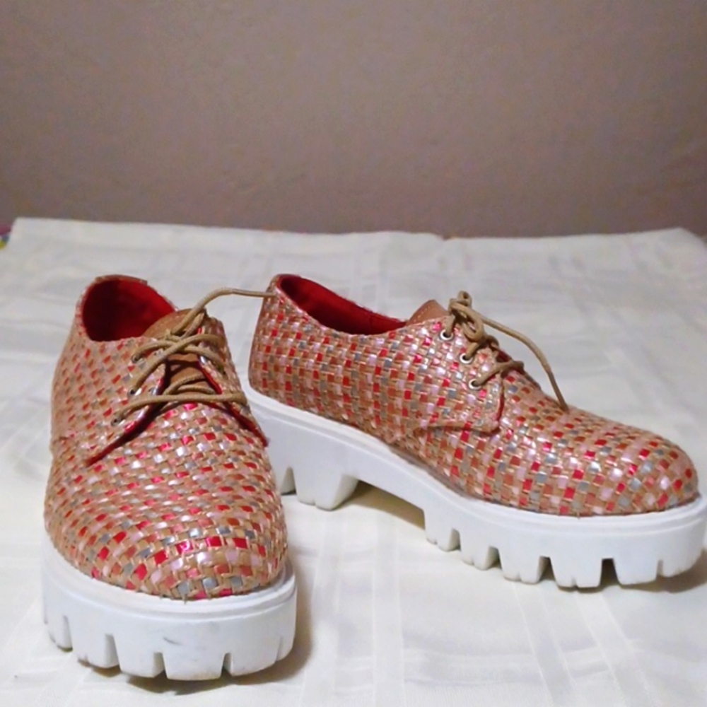 Zull, Womens pink plaid lace up chunky 2" heel shoes. SZ. 7